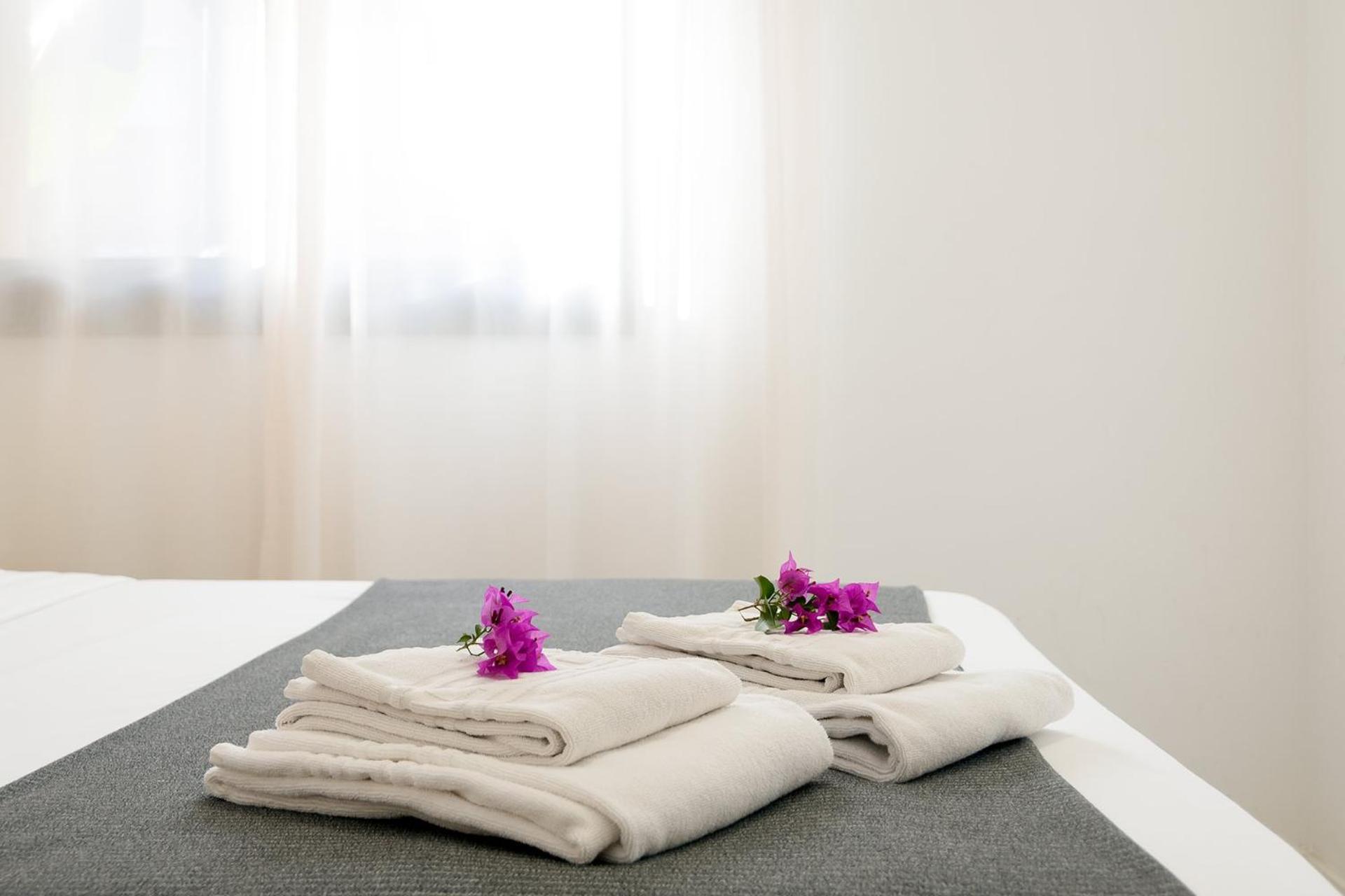 Castell Beach Aparthotel Castelldefels Buitenkant foto